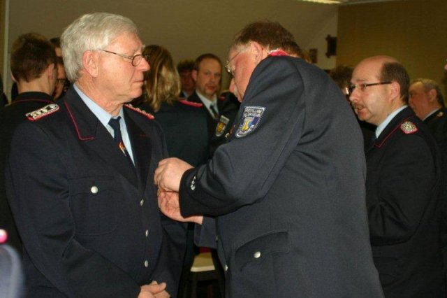 2012-02-11 -17- JHV FF BLtbg Ehrung K.H. Kemmling (7)